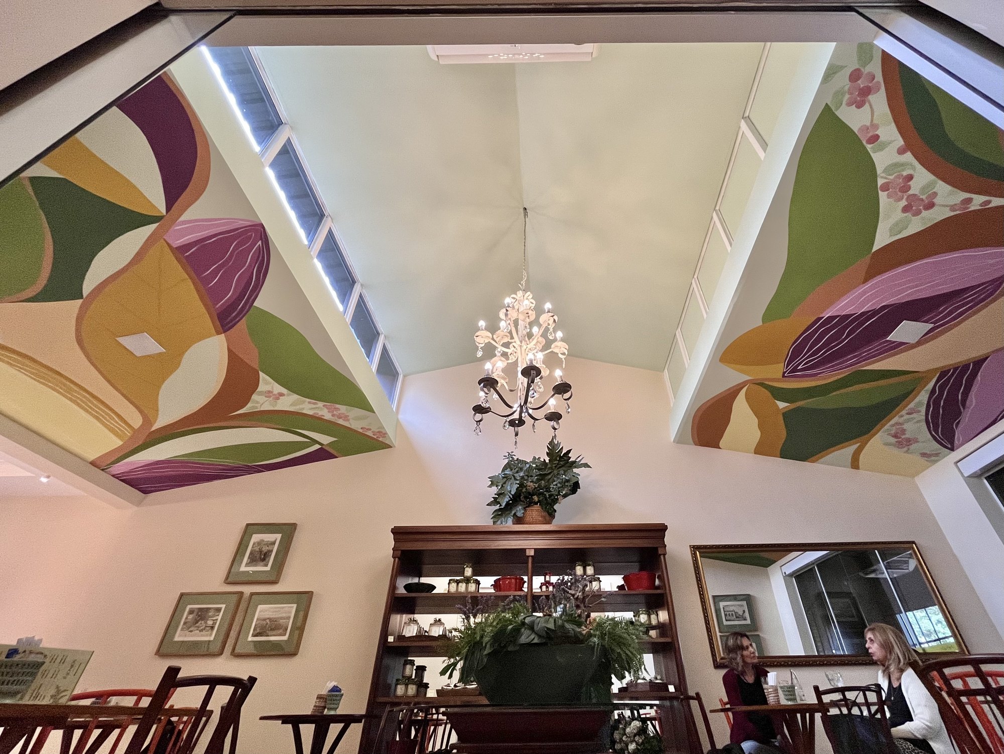 Arte mural em espaço comercial de atendimento