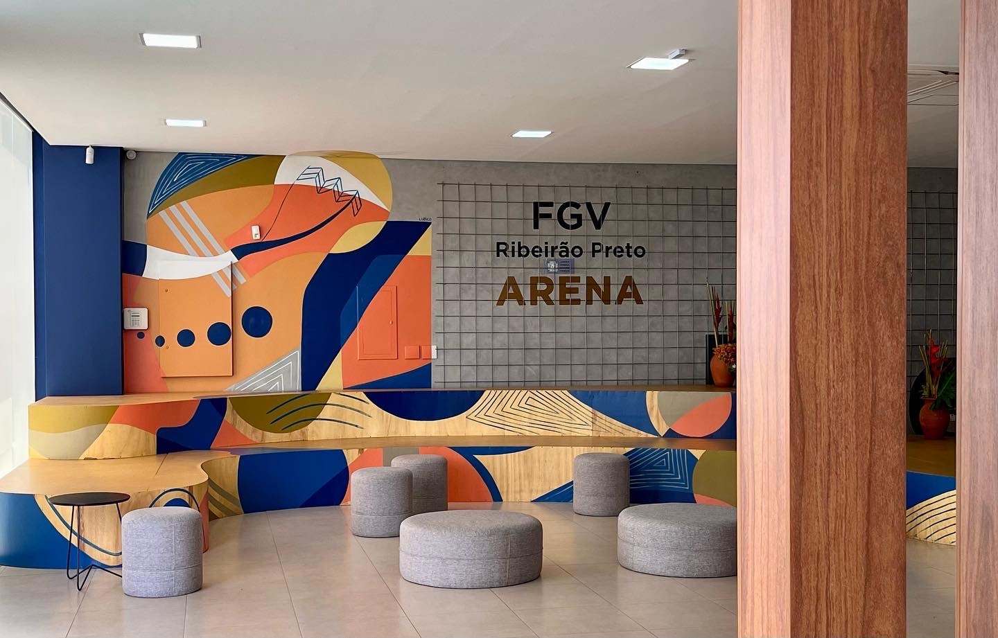 Arte mural em espaço corporativo