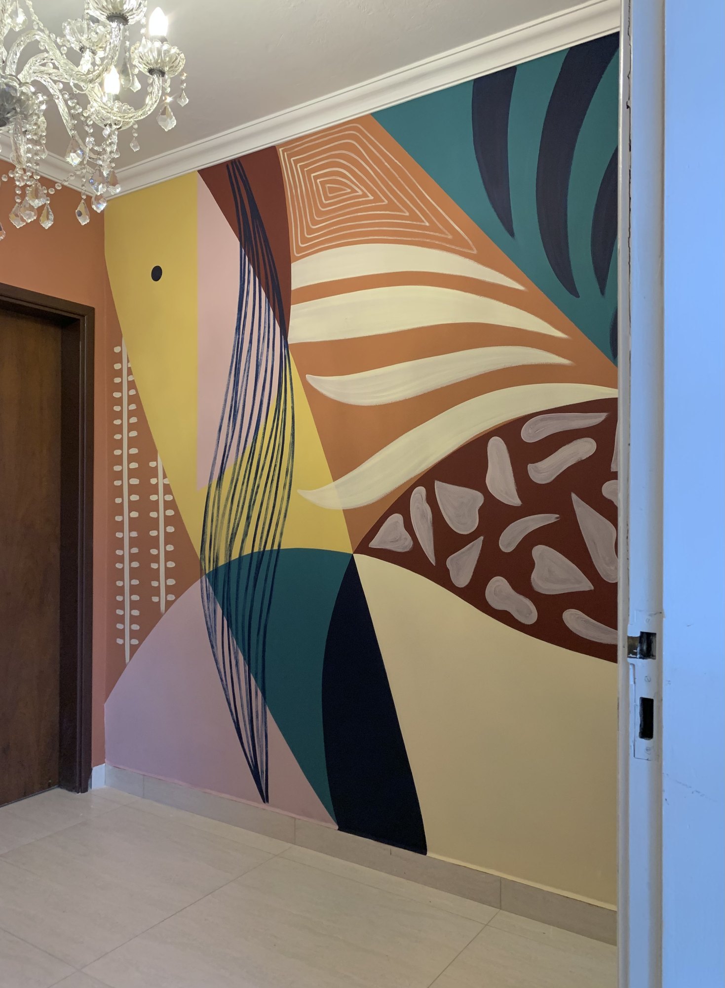 Arte mural em hall de entrada
